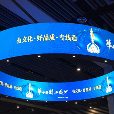 LED異形顯示屏 打破傳統(tǒng)邊界，重塑視覺(jué)表達(dá)